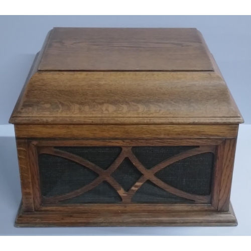 373 - Vintage wooden box gramophone by The gramophone company ltd Hayes, Middlessex