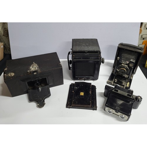 371 - Four various vintage cameras (4)