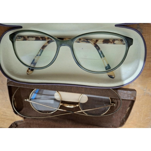 93 - Quantity of spectacles including some vintage 20thC examples together with a 20thC Bakelite dressing... 