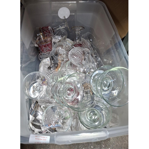 31 - Box of various glassware etc (Qty)