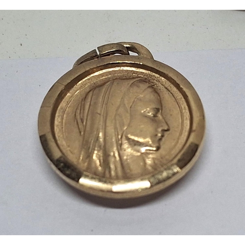 41 - Charming 9ct gold circular pendant of the Madonna together with an unusual hallmarked 9ct gold cover... 