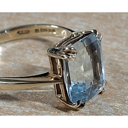 189 - Hallmarked 9ct yellow gold ring with a large emerald cut Aquamarine,

2.5 grams gross              S... 