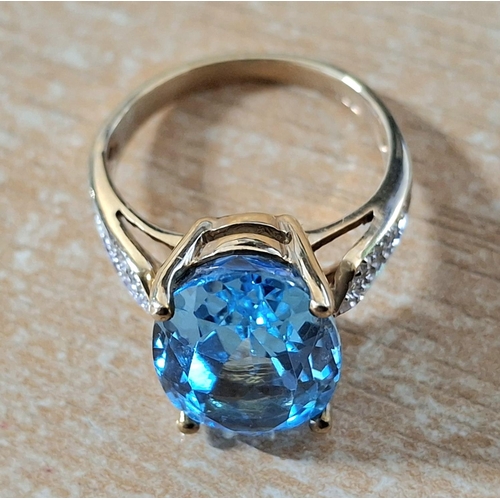 191 - Hallmarked 9ct yellow gold ring with a large round cut Topaz,

4.7 grams gross            Size J/K