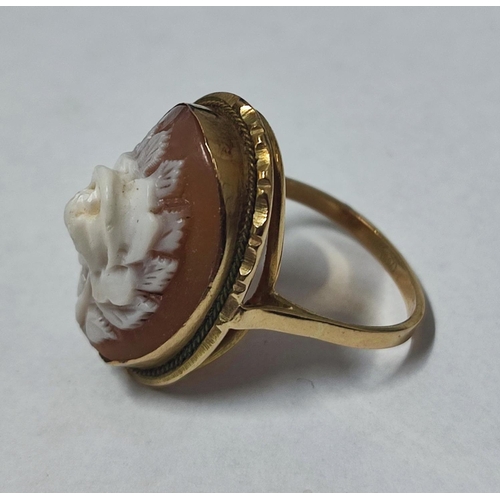 157 - Floral cameo ring, stamped 750, 5.4 grams gross, size - Q