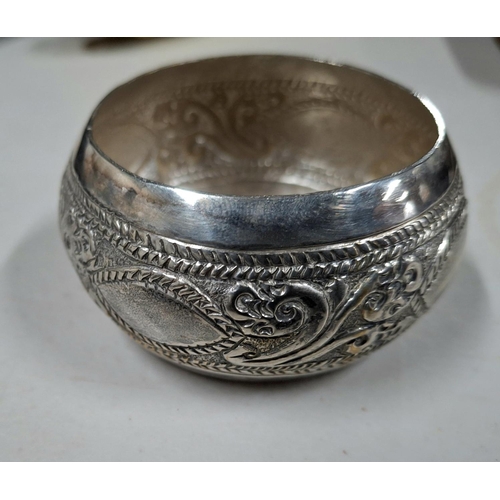 38 - Unmarked antique continental silver small sugar bowl,

approx 39 grams