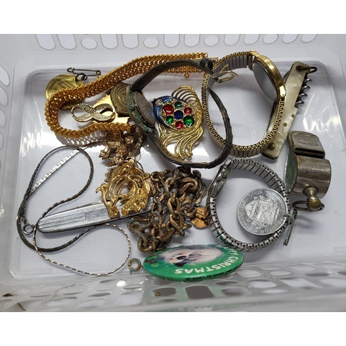 58 - Small quantity of Costume jewellry (Qty)