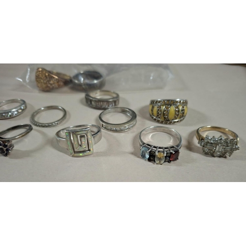 46 - Collection of 11 silver rings, the vast majority stamped 925 or silver etc together with 2 non silve... 