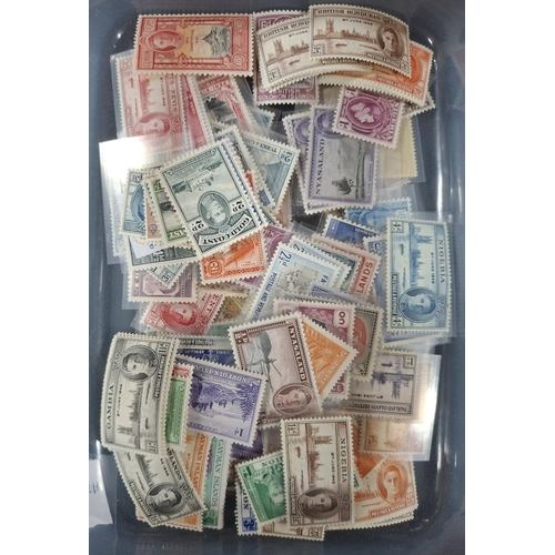 368 - Large quantity of loose mint unmounted/unused unmounted KGVI British and Commonwealth stamps (Qty)