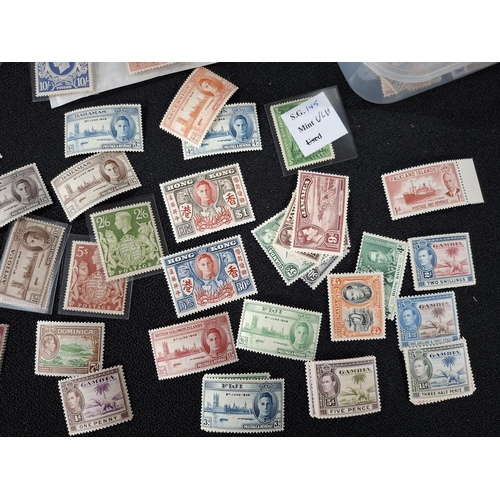 368 - Large quantity of loose mint unmounted/unused unmounted KGVI British and Commonwealth stamps (Qty)