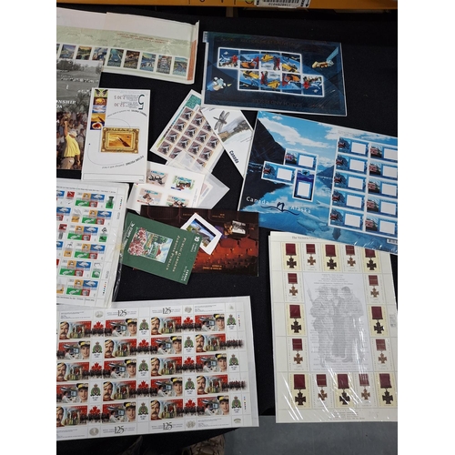 371 - Large quantity of mint unmounted late 20thC-early 21stC Canada stamps including complete sheets etc ... 