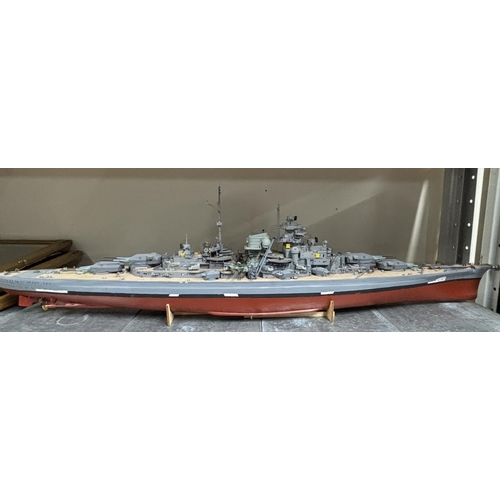 410 - Large model Boat seems complete 

30cm x 125cm