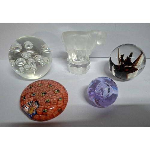 453 - Collection of 10 coloured glassware and paper weight including Mdina, Caithness, etc (10)