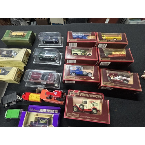 131 - 22 die cast cars, mainly boxed including Matchbox etc (22)