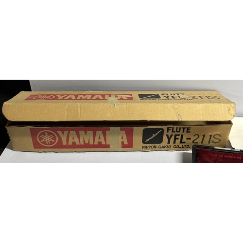 305 - Yamaha boxed Flute YFL-211S