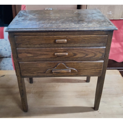 321 - A dainty Oak three-drawer side-table