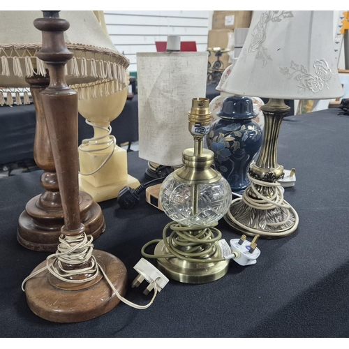 326 - Quantity of various table lamps including 2 old turned wood examples (Qty)