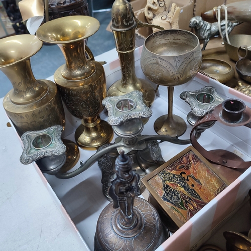 333 - Good collection of various brassware and metalware etc. (Qty)