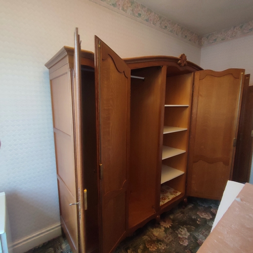 438 - Large Belgian light Oak wardrobe with four keys, dimensions approx. L-260 x H-200 x W-58cm