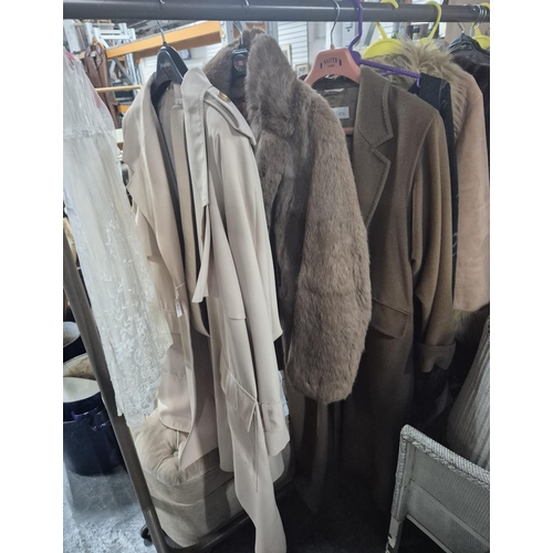 357 - Quantity of ladies vintage clothing, mainly good quality coats (Qty)