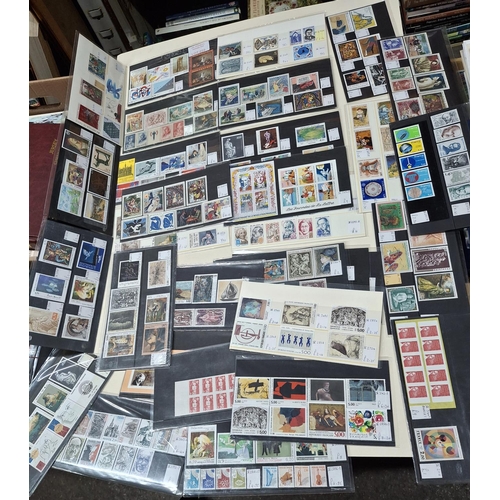 222 - Large quantity of dealer cards all containing France mint 20thC stamps and mini-sheets, good values ... 