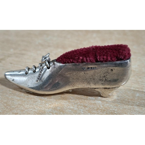 14 - AN ANTIQUE STERLING SILVER SHOE PIN CUSHION