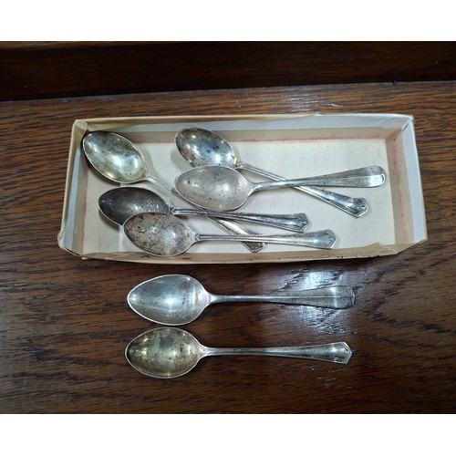 27 - Set of seven hallmarked 1917 Sheffield silver tea spoons (7),

Approx 56 grams