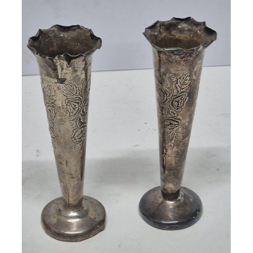 28 - Two hallmarked silver bud vases

1 is not weighted and weights 32g 

1 is weighted and weights 61g