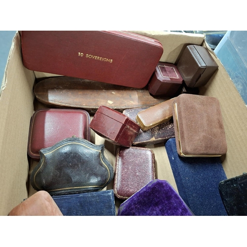 163 - Box full of mainly very old jewellery boxes together with a 10 sovereign box etc (Qty)