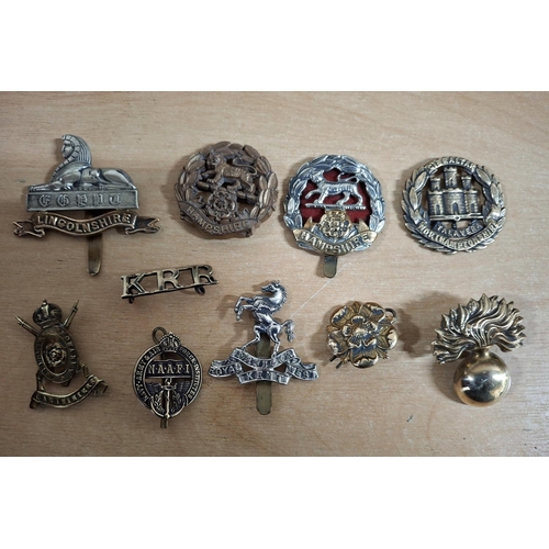 217 - Ten WWII era British military cap badges etc (Qty)