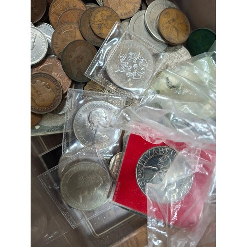 245 - Approx 2.5 kgs, on mainly British coins and commemorative coins, some 19thC, small quantity of silve... 