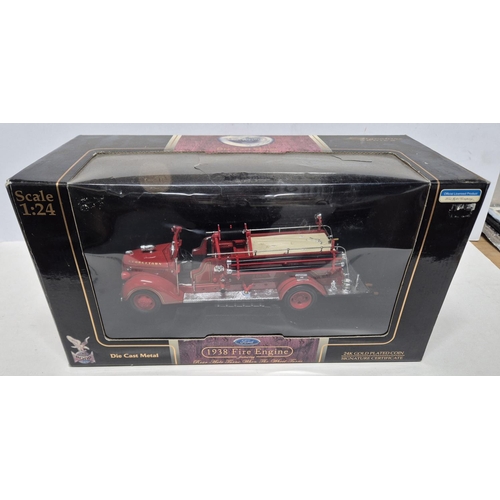 310 - 1938 Ford 1.24 scale fire engine boxed  Signature series