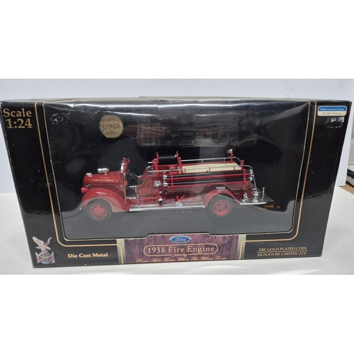 310 - 1938 Ford 1.24 scale fire engine boxed  Signature series