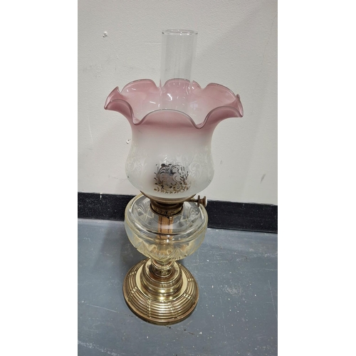 377 - Fine quality clear glass and brass stemmed antique oil lamp