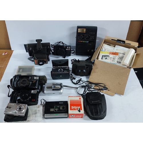 391 - Collection of vintage camera equipment including Kodak, VimX, some with purchase receipts etc. (Qty)