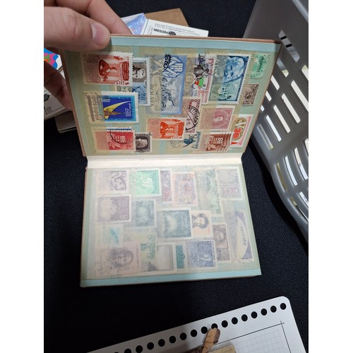 298 - Collection of various stamps including some stamp booklets (Qty)