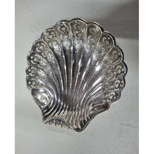 5 - Fine quality, late Victorian, hallmarked 1900 Sheffield, pierced bonbon dish in the form of a shell,... 