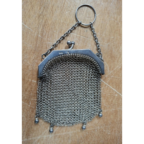 13 - Small sterling silver chain mail purse, import marks for 1931,

approx 26 grams