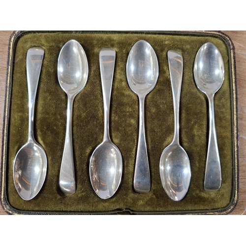 14 - Cased set of hallmarked 1909 London silver coffee spoons,

approx 41 grams