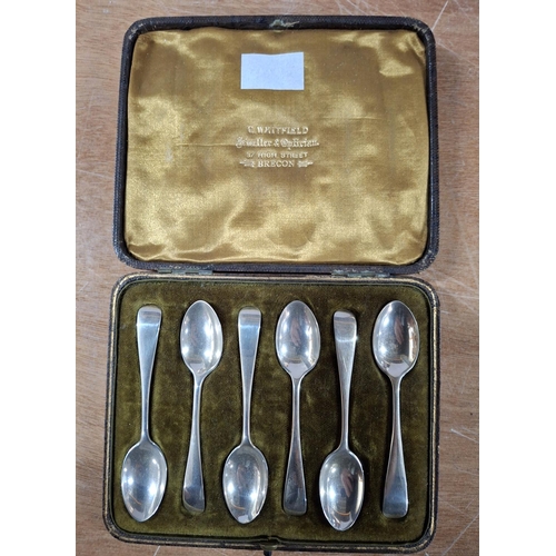 14 - Cased set of hallmarked 1909 London silver coffee spoons,

approx 41 grams