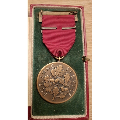 84 - Boxed, Royal Horticultural Society of England, Long Service Medal for 45 years to G.A Hughston