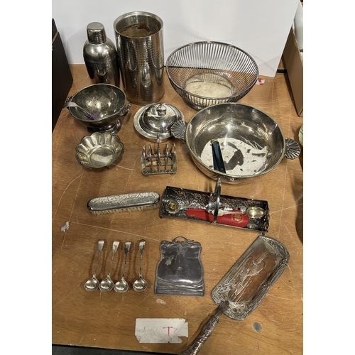 122 - Fine quality collection of metalware including a Gorham Silver original, cocktail shaker etc (Qty)