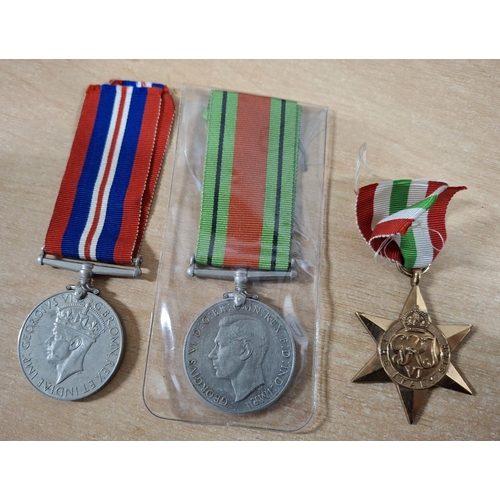 134 - Set of three WWII British medal set - the war medal, the defence medal and the Italy star (3)