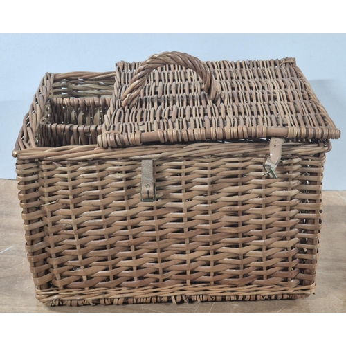 136 - Fine quality whicker picnic basket