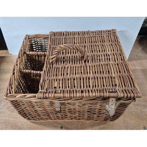 136 - Fine quality whicker picnic basket