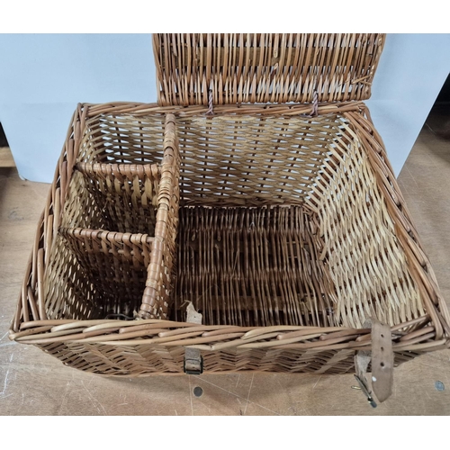 136 - Fine quality whicker picnic basket