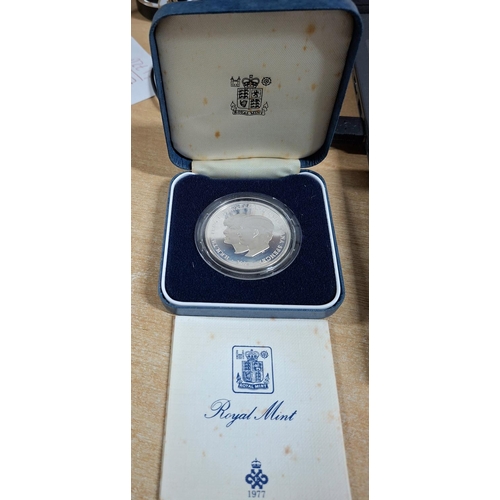 292 - Cased Royal Mint, 1981 sterling silver proof coin commemorating the marriage of HRH Prince of Wales ... 