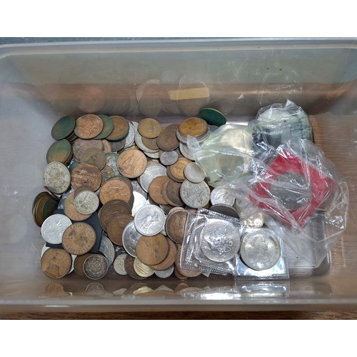 296 - Approx 2.5 kgs, on mainly British coins and commemorative coins, some 19thC, small quantity of silve... 