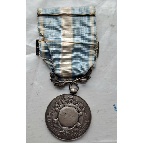 176 - French WWII colonial medal with ALGERIE bar