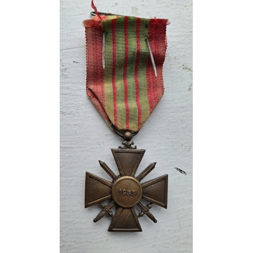 178 - France WWII 1939 Croix du Guerre medal