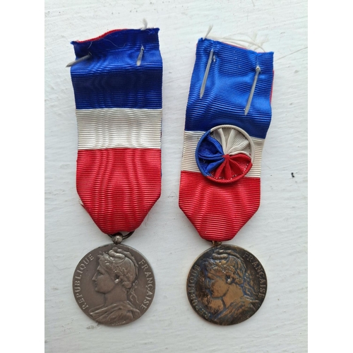 181 - Pair of French Civilian medals 1959-67 awarded to a husband and wife couple (2),

Please note - male... 